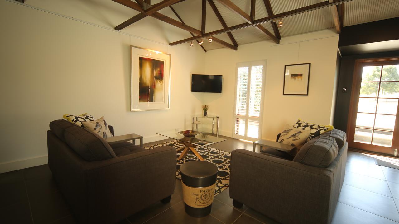 Irongate Studio B&B Mintaro Bagian luar foto