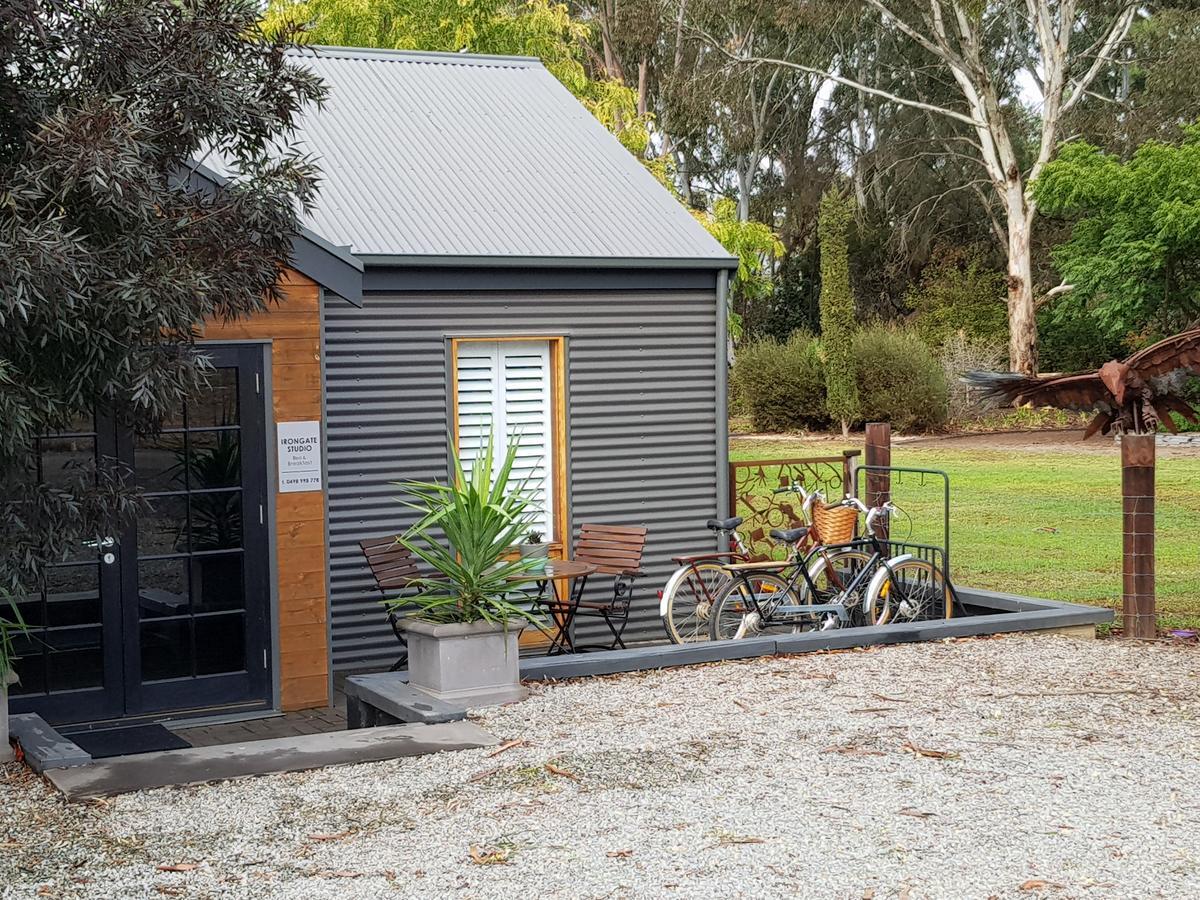 Irongate Studio B&B Mintaro Bagian luar foto